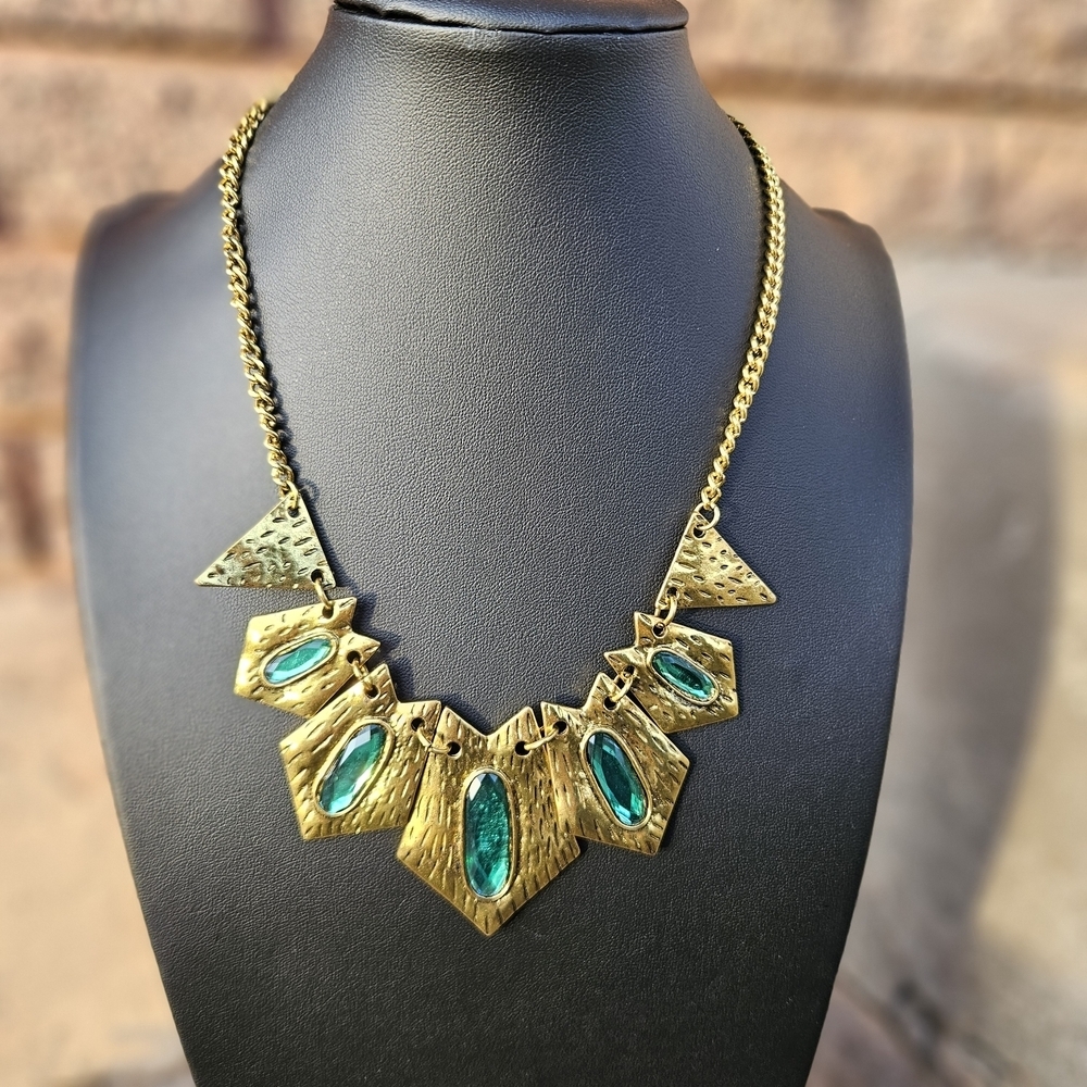 Elegant Gold and Green Statement Necklace